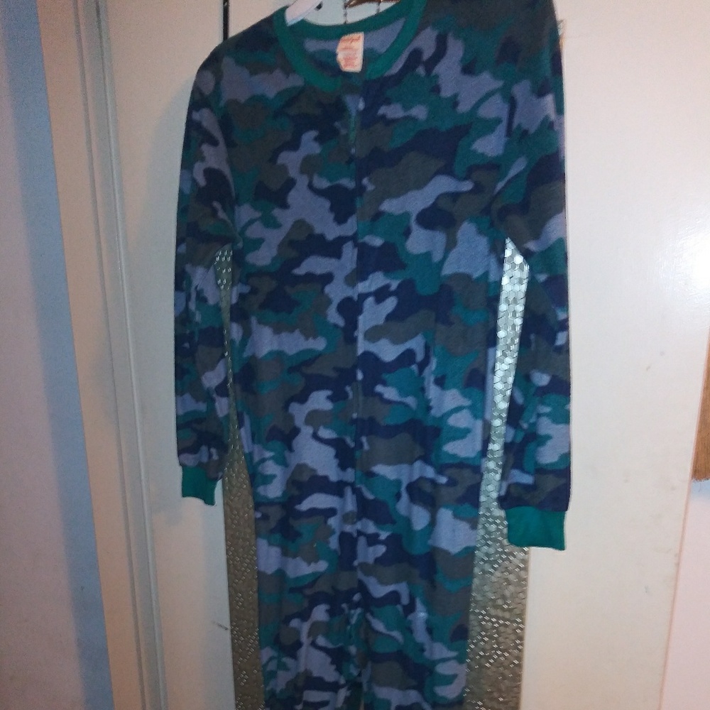 PJ's - Picture 2 of 6